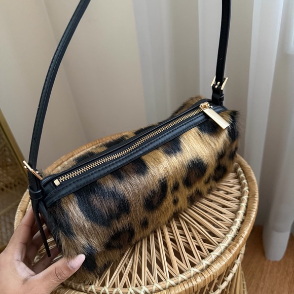 H&M Leopard Print Faux Fur Barrel Shoulder Bag - Picture 7 of 10